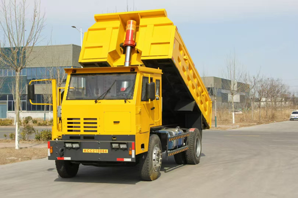 煤礦井下運(yùn)輸車(chē)